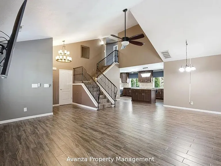 8735 N Cedar Ave — Photo 3