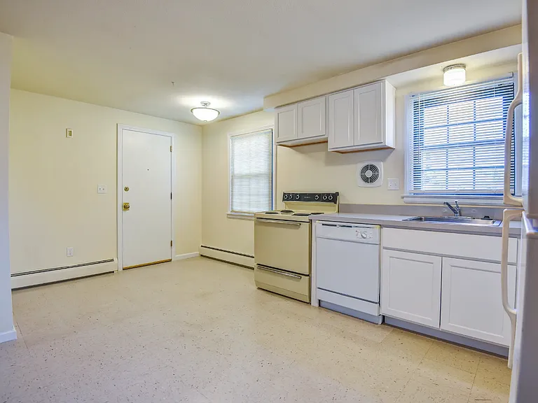 Candlelight Apartments — Photo 9