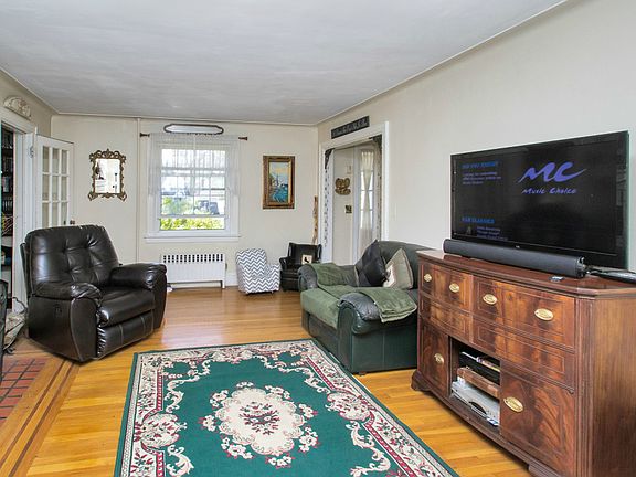 3rd image of 548 Pine Dr