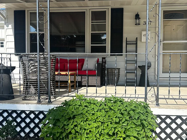 337 Highland Ave — Photo 1