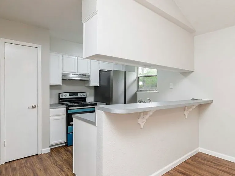5337 Avenue C — Photo 8