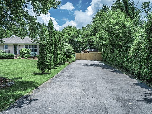 3rd image of 602 Westcrest Dr