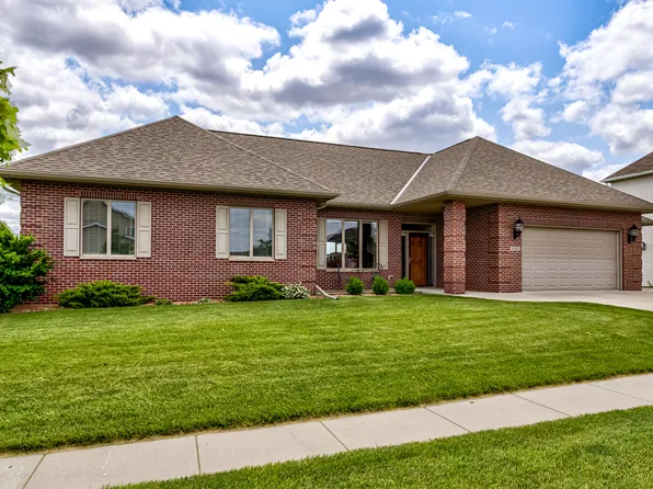 2608 Cottonwood Rd, Ames, IA 50014