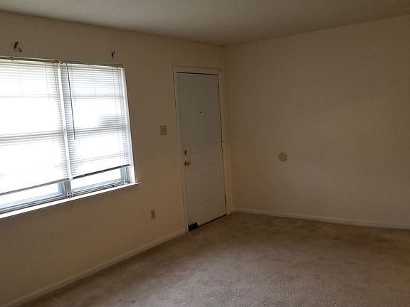 5th image of 739-B Demaret Dr
