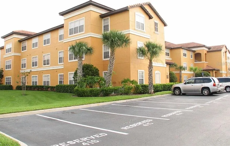 5483 Vineland Rd #10309