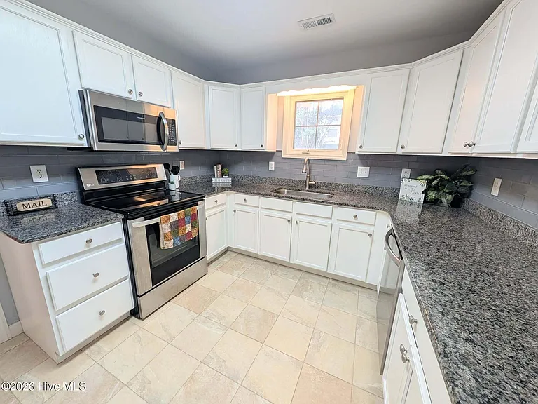39 Bedford Cir — Photo 13