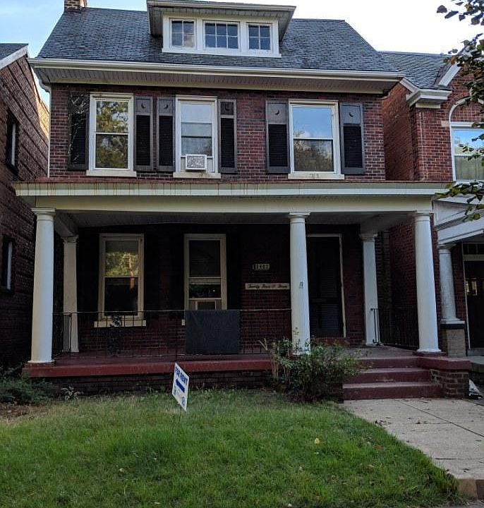 1st image of 2403 Rosewood Ave