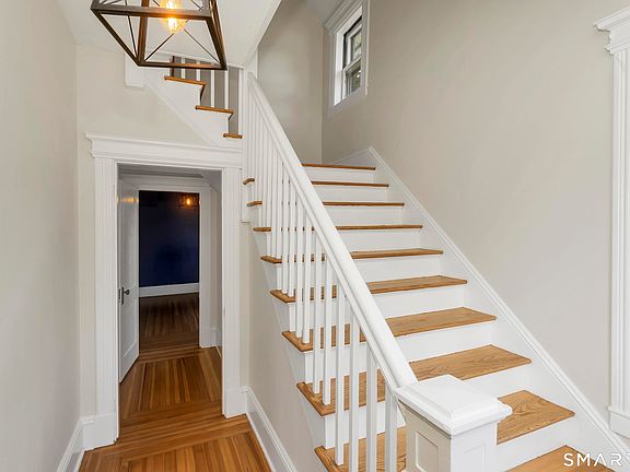 3rd image of 320 Mapleton Avenue