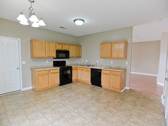 5th image of 649 Jennifer Dr