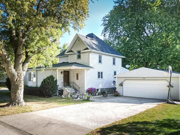 144 Magill Ave, Readlyn, IA 50668