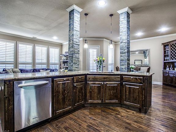 3rd image of 2613 Stoneleigh Cir