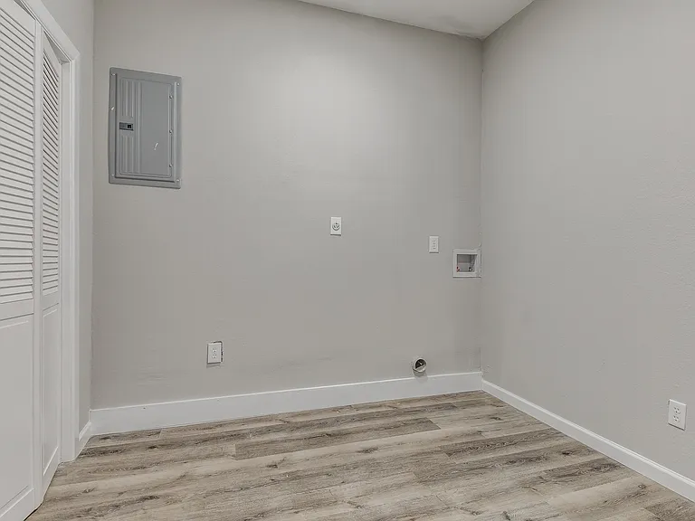 349 SE Rockwood Ave — Photo 46
