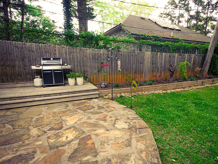 635 Harold Ave NE — Photo 33