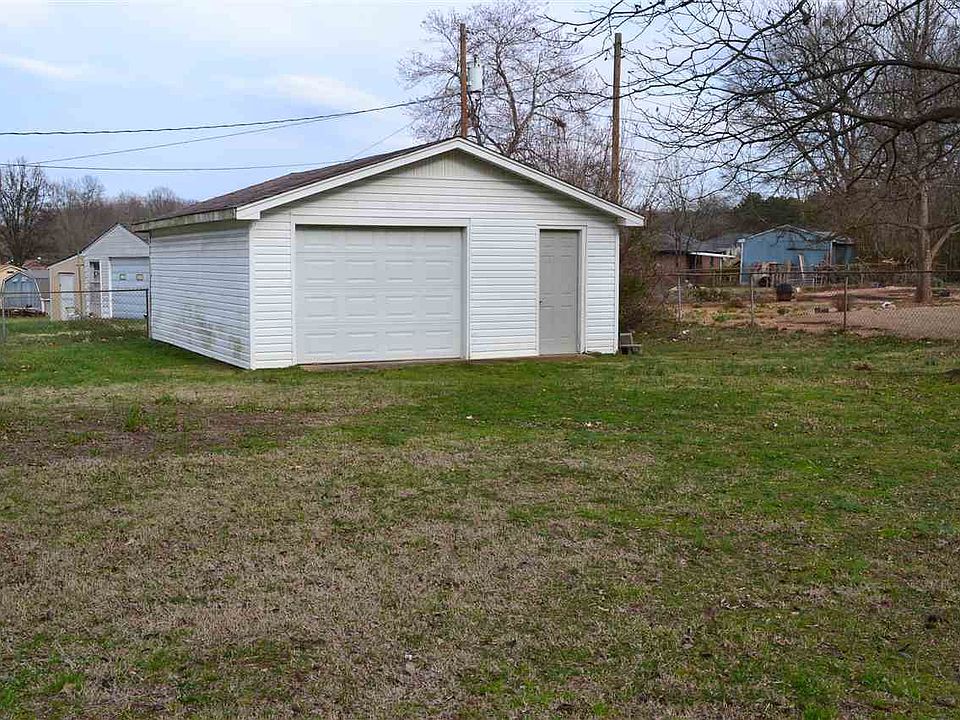 2nd image of 225 Floyd Rd
