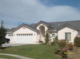 12499 Georgia Ct, Madera, CA 93637