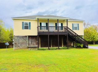 2068 Bienville Ave, Bay Saint Louis, MS 39520