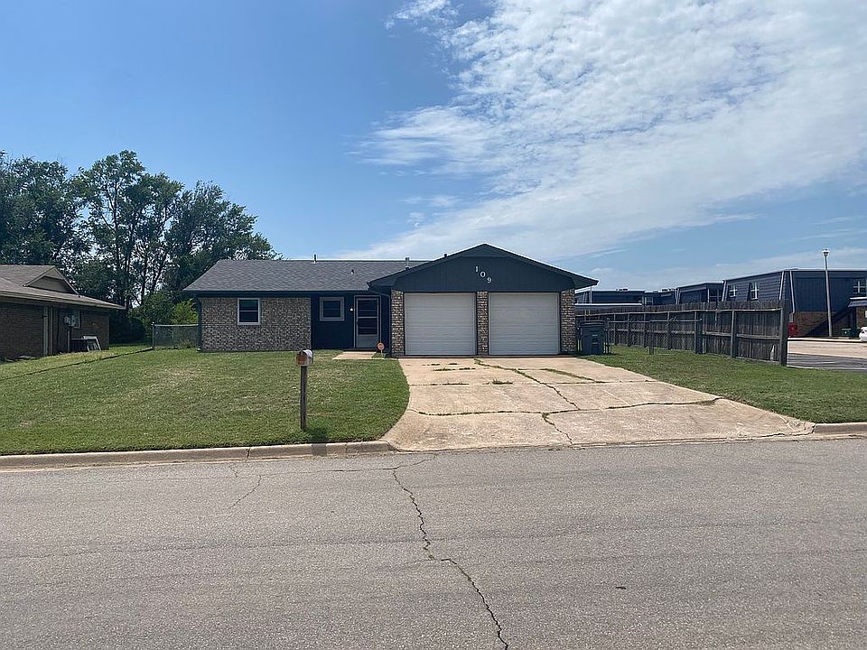 1st image of 109 SE Coachman Dr