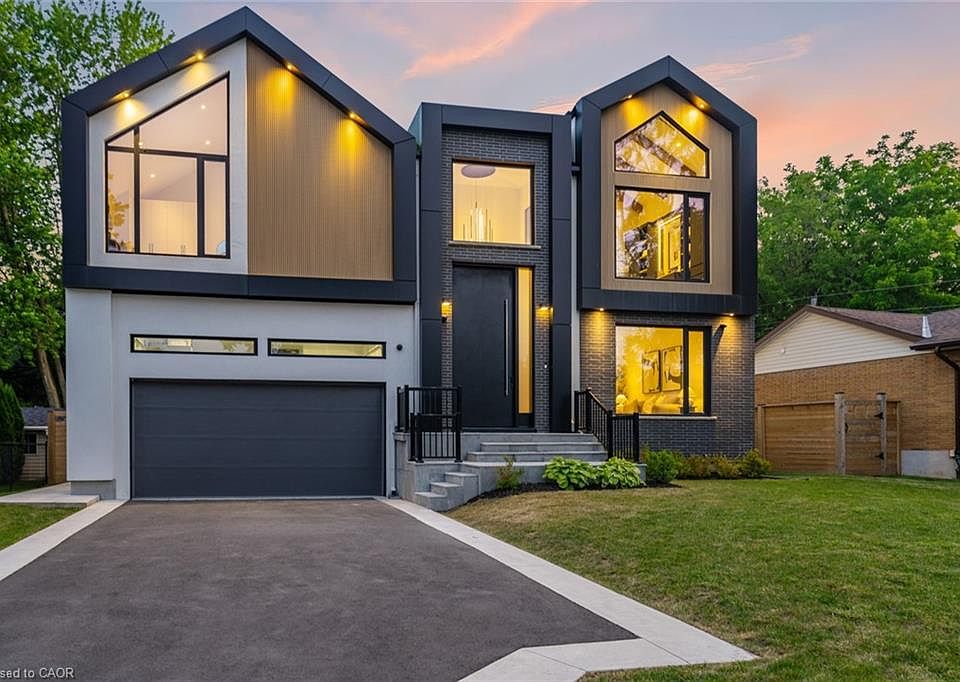 1st image of 298 Strathcona Dr