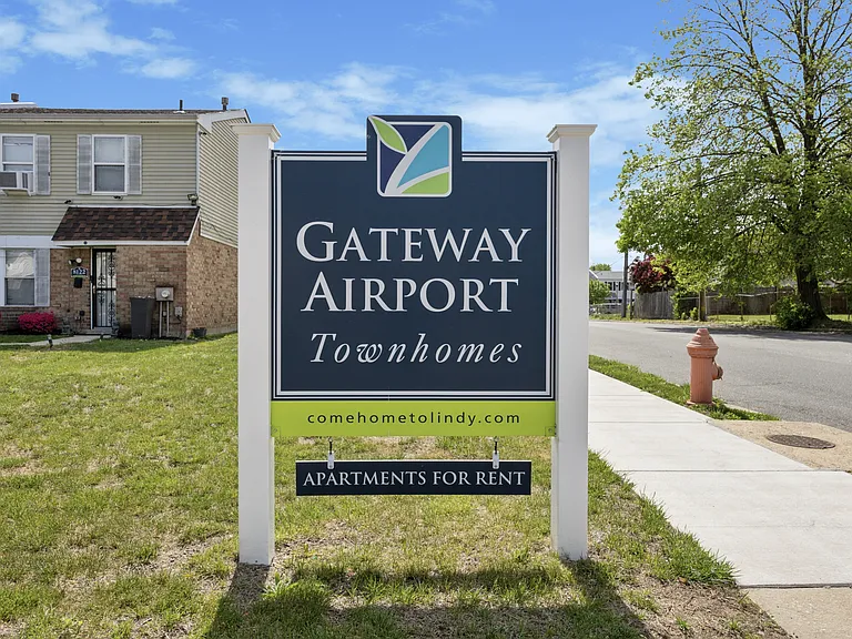 Gateway Airport Townhomes — Photo 10