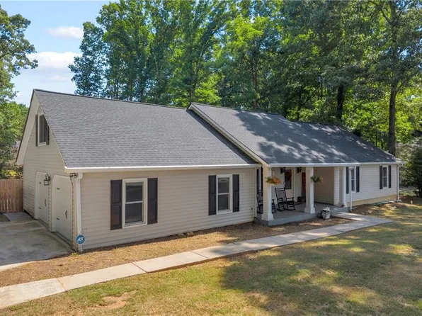 2960 Mobley Dr, Dacula, GA 30019