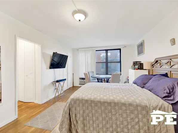 1200 East 53rd Street image 12 of 18