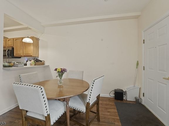 5th image of 307 Irvington Ave APT 2B