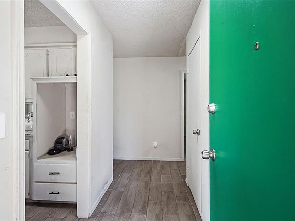 4th image of 227 W Campbell Dr