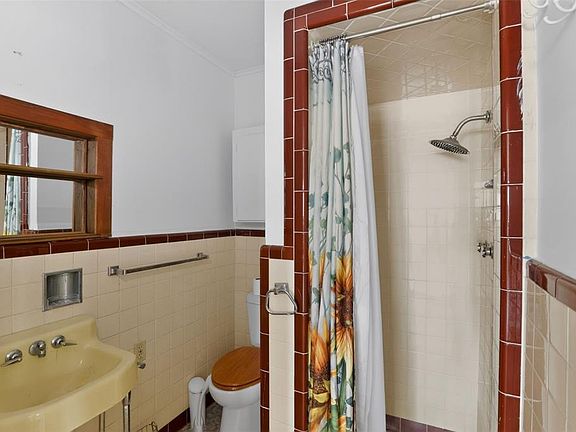 21st image of 4309 Lafayette St