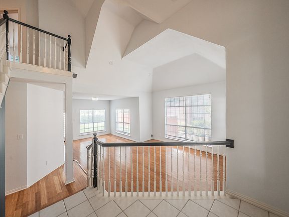 5th image of 10503 Waters Dr