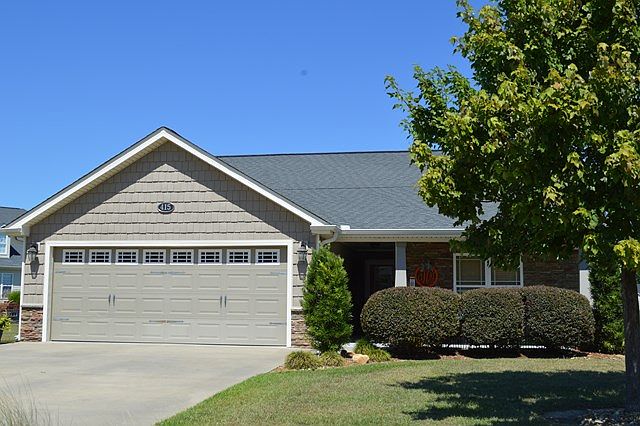 1st image of 415 Kingston Cir