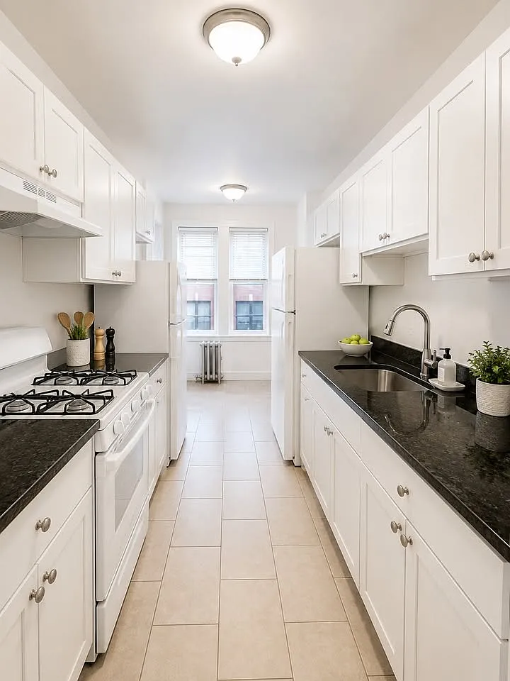2 bed, 9999 sqft, $2,500 — Photo 1