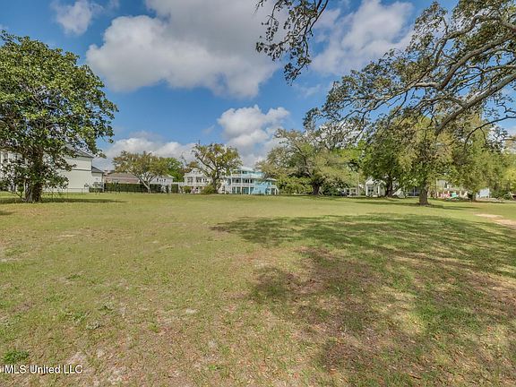 5th image of 660 E Beach Blvd