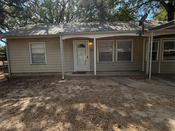 319 Charles St, Rockdale, TX 76567