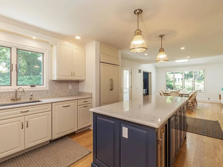 33 Cedar St — Photo 2