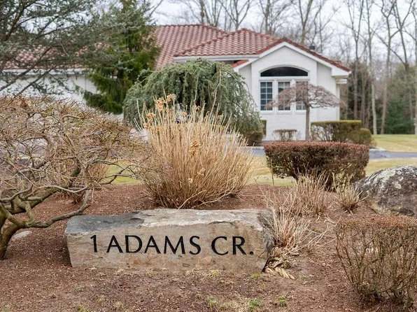 1 Adams Cir, Rehoboth, MA 02769