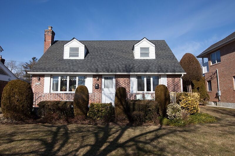 1st image of 1047 Maple Ln