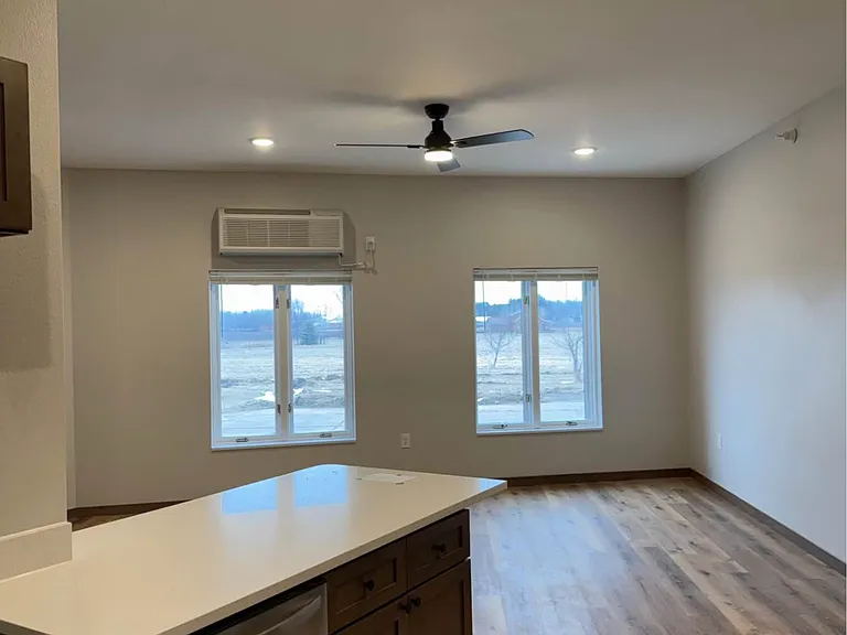 600 W Hickory St #11 — Photo 1
