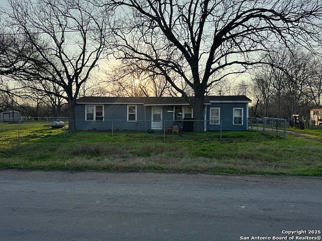 1st image of 609 N West