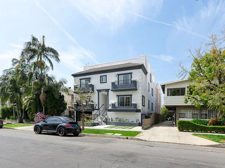 1325 North Poinsettia Pl — Photo 6