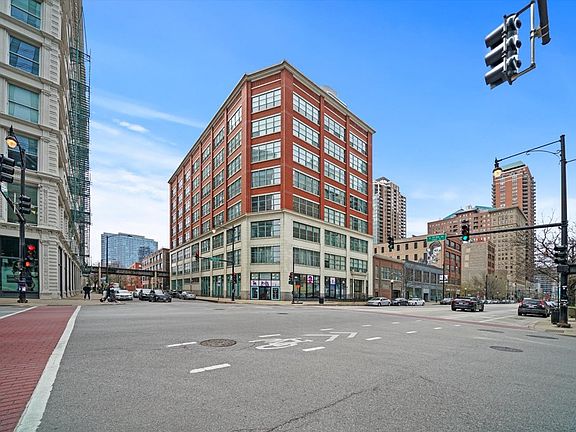2nd image of 1020 S Wabash Ave APT 8C