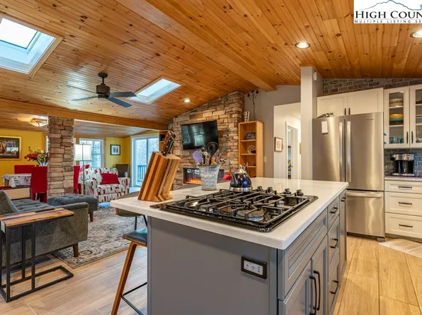 219 Lady Slipper Loop, Newland, NC 28657