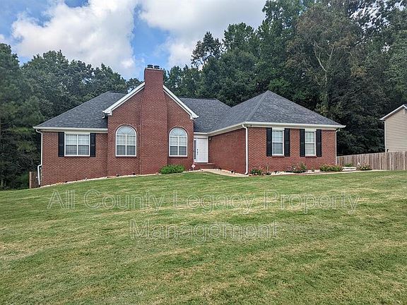 3rd image of 1924 Kevin Dr SE