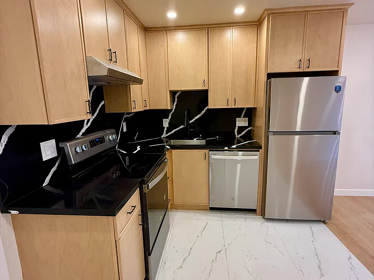 2521 Piedmont Ave #2 — Photo 6