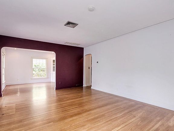 3rd image of 833 47th St
