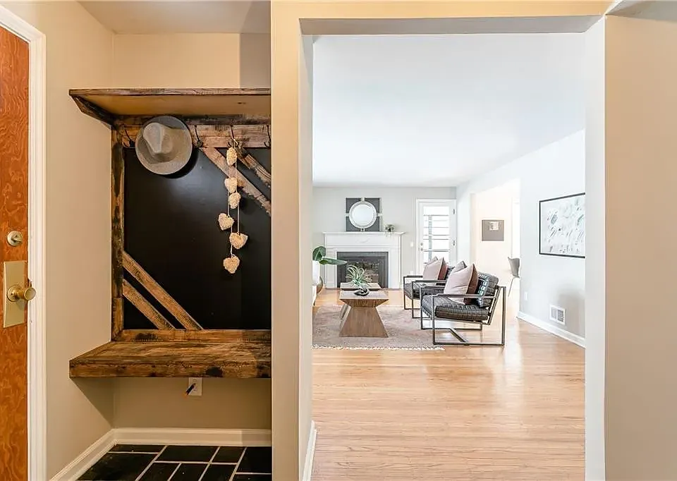 75 Ellingwood Dr