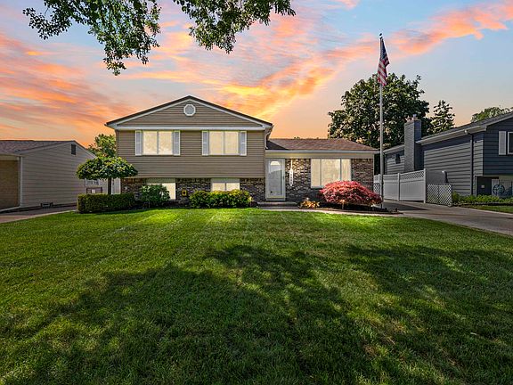 2nd image of 14890 Alma Dr