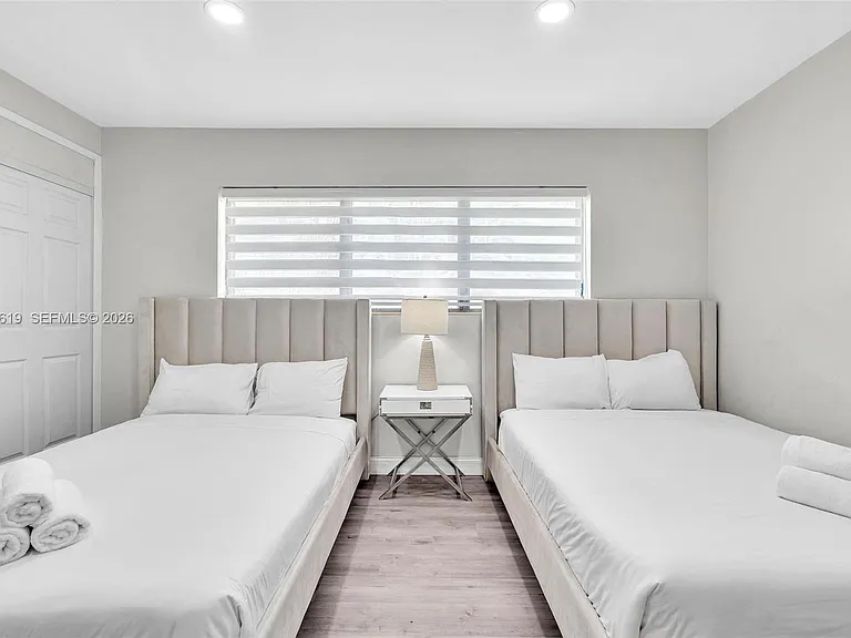 10002 E Bay Harbor Dr #7 — Photo 4