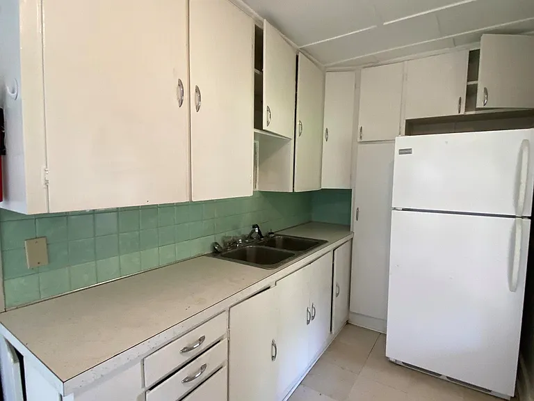716 Seneca St — Photo 12
