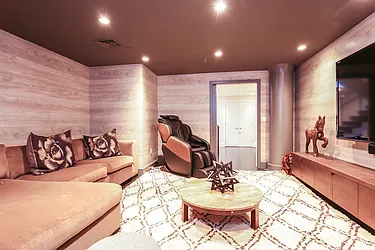 Sold by Avenue Sotheby's International Realty