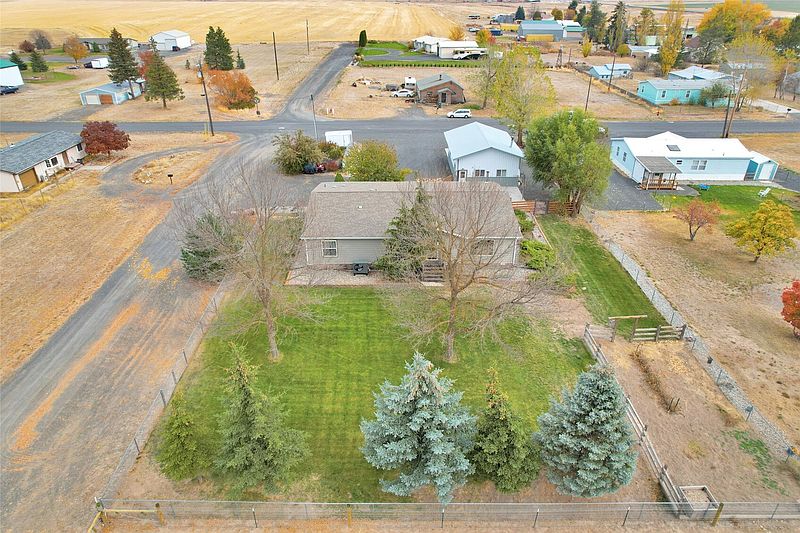 4th image of 165 NE Dungan Road E